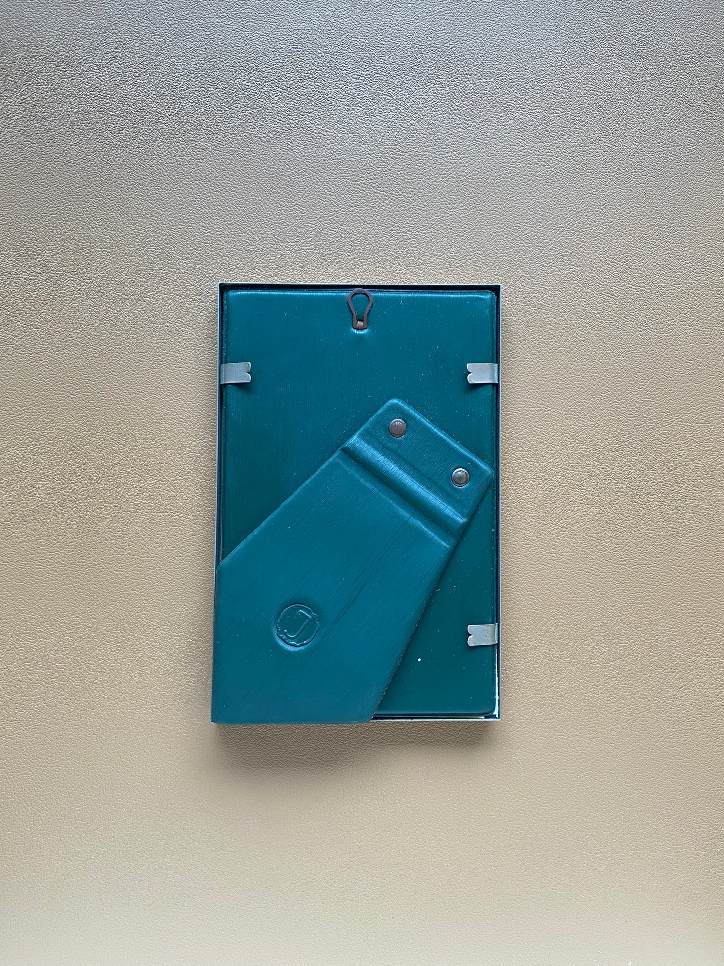 Loslaten artprint in vintage lijstje met bolglas