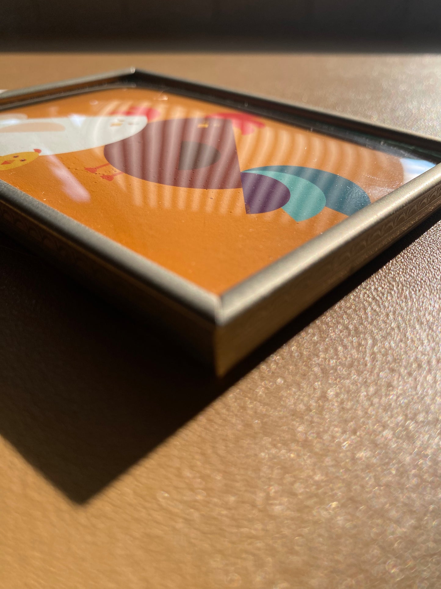 Familie Kip in vintage lijstje met bolglas