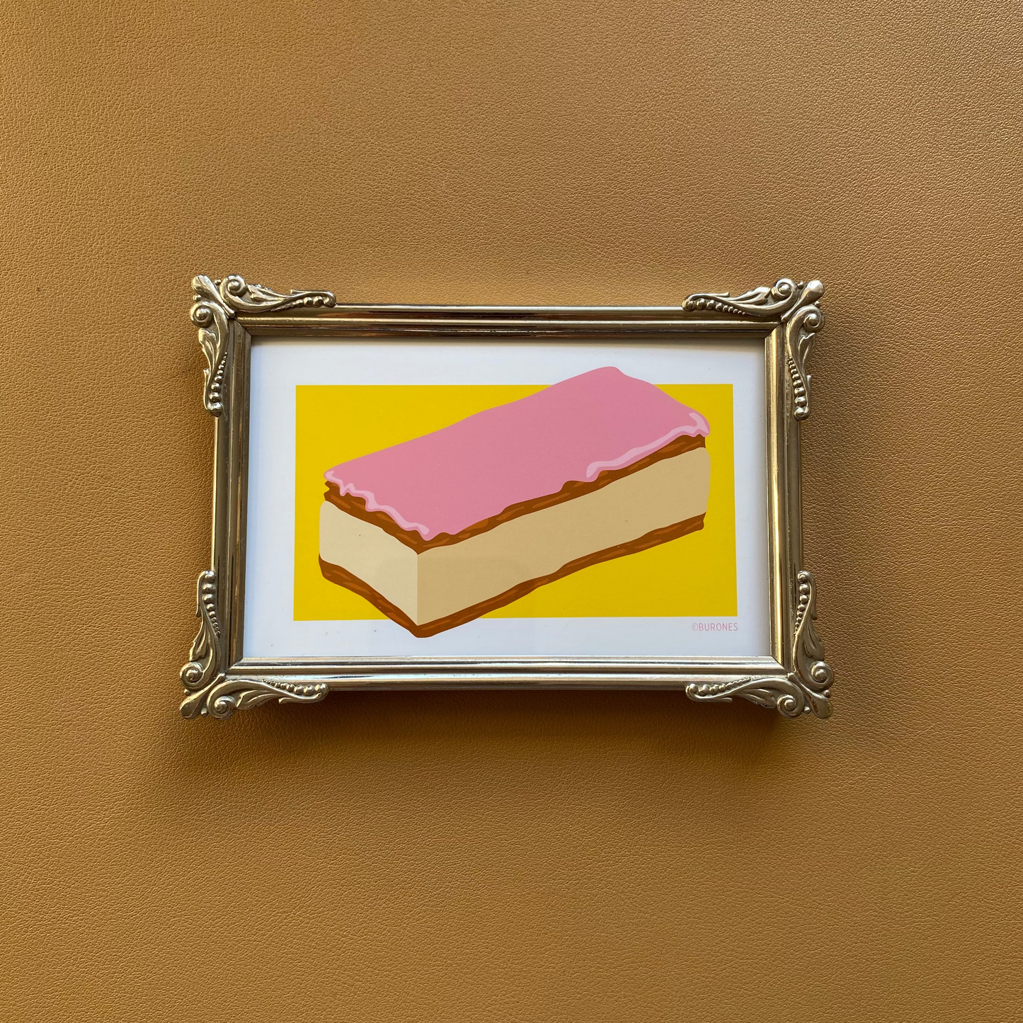 Tompouce artprint in vintage lijstje
