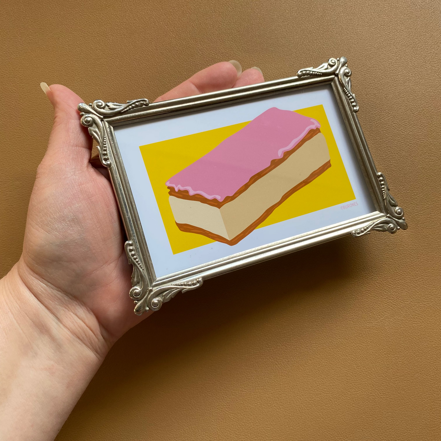 Tompouce artprint in vintage lijstje